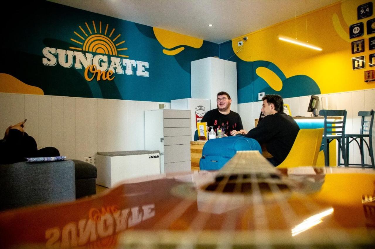 Sungate ONE Hostel Madrid Bagian luar foto