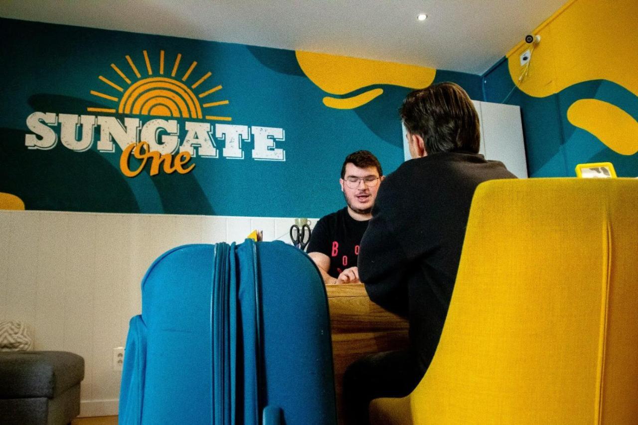 Sungate ONE Hostel Madrid Bagian luar foto